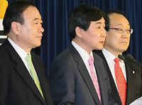 ▲ 유필우, 이종걸, 이계안 (왼쪽부터)등 민주당 예비후보들이 지난 7일에 이어 8일에도 기자회견을 열고 당 지도부를 향해 