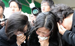 ▲ 부산 여중생 이양의 영결식에서 유족들이 오열하고 있다. ⓒ 연합뉴스