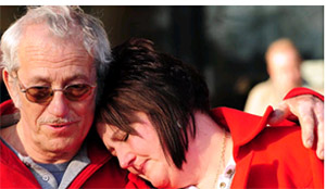 ▲ 딸을 잃은 영국 홀 양의 유족들 ⓒ 가디언 캡처 