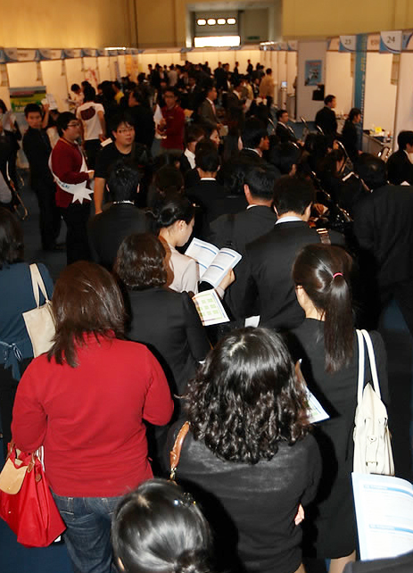 ▲ 일자리를 찾고 있는 젊은이들 ⓒ&nbsp;연합뉴스