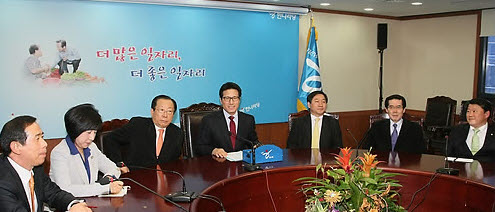 ▲ 한나라당은 공천심사위원회가 10일 여의도 당사에서 첫 회의를 갖고 있다. ⓒ 연합뉴스