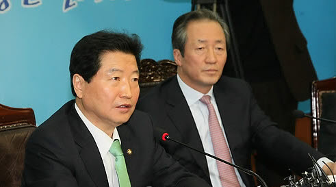 ▲ 한나라당 안상수원내대표가 11일 오전 서울 여의도 한나라당사에서 열린 최고위원회의에서 흉악 사형수에 대한 사형 집행이 되어야 한다고 발언하고 있다 ⓒ 연합뉴스