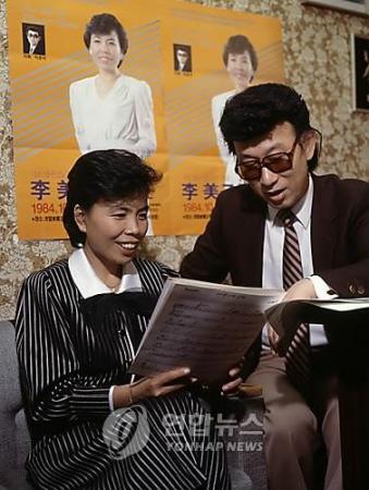 ▲ 전성기의 박춘석과 이미자. ⓒ 연합뉴스