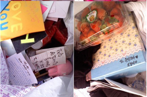 ▲ 무더기로 버려진 팬레터와 선물 상자들 ⓒ 블로그 캡처
