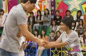 ▲ 2008년 'VS 아라시'에 출연해 처음 만난 최홍만과 오노 사토시 ⓒ 뉴데일리