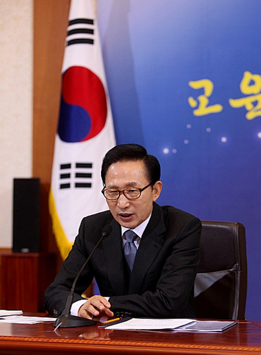 ▲ 이명박 대통령이 17일 청와대에서 '제1차 교육개혁대책회의'를 주재하고 있다. ⓒ 뉴데일리 <=청와대 제공>