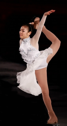 ▲ 지난해 아이스 쇼에서 연기를 펼친 김연아 선수 ⓒ&nbsp;연합뉴스