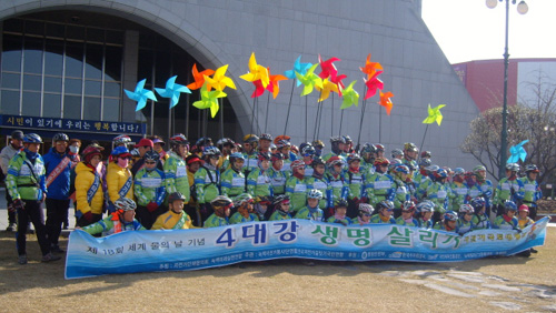 ▲ &lsquo;4대강 생명살리기&rsquo;를 다짐하는 은빛 질주가 사흘째 이어졌다. ⓒ 뉴데일리