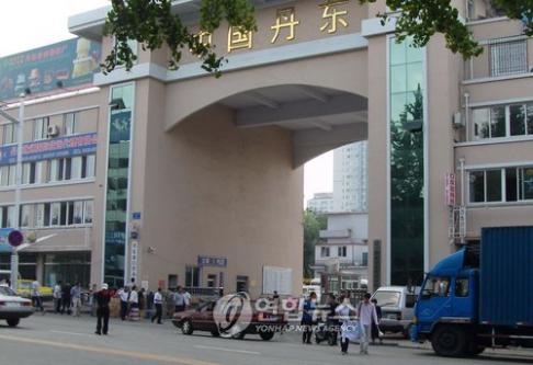 ▲ 북한 특권층 자녀들이 수출입을 주도한다. 사진은 단둥세관. ⓒ 연합뉴스