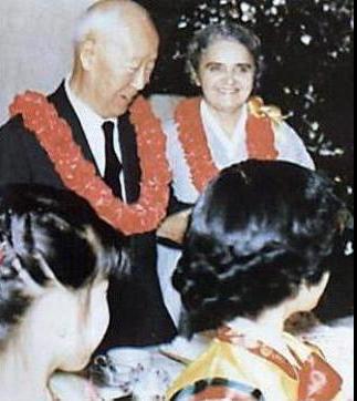 ▲ 이 박사의 86회 생신축하연(1961.3.26).<br />하야 후 하와이 호놀룰루에서 처음 맞은 생일, 하와이 교민들이 베푼 축하연에서 기뻐하는 이박사 내외.<br />