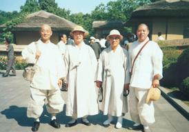 ▲ 2002년6월 방북때 명진(왼쪽끝)과 자승(오른쪽끝).