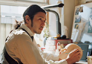 ▲ 영화 '공기인형' 속 오다기리 죠 ⓒ 뉴데일리