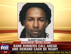 ▲ 친절한(?) 은행강도. ⓒ&nbsp;TV캡처