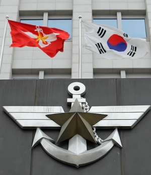 ▲ 해군이 27일 오전 서해 백령도 서남방 1.8㎞ 해상에서 침몰한 초계함 천안함(1천200t급)의 사고원인 규명에 본격 착수했다. 사진은 서울 용산 국방부 청사.  ⓒ 연합뉴스