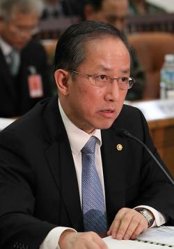 ▲ 김태영 국방부 장관이 29일 국회 국방위에서 천안함과 관련해 