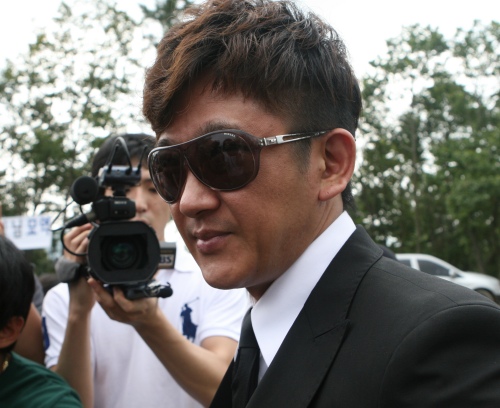 ▲ 최진실 1주기 추모식에 참석한&nbsp;최진영 ⓒ 뉴데일리