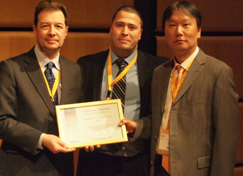 ▲ 차병원 영상의학과 윤상욱 교수(오른쪽)가 &lsquo;업적상&rsquo;을 수상 후 기념촬영을 한 모습. ⓒ&nbsp;차병원 제공&nbsp;