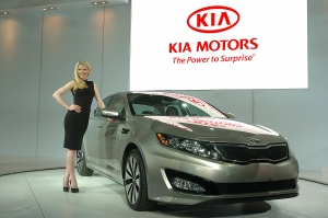 ▲ 기아자동차는 1일(현지시간) 미국 뉴욕 제이콥 제이비츠 컨벤션 센터에서 열린 &lsquo;2010 뉴욕 국제오토쇼(2010 New York International Auto Show)&rsquo;에서 중형세단 신차 'K5'를 공개했다. ⓒ 뉴데일리