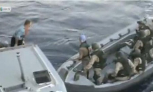 ▲ 군함을 공격하려다 체포된 소말리아 해적. ⓒ유코피아 닷컴