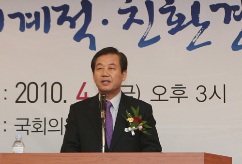 ▲ 백성운 의원이 2일 열린 &lsquo;수변공간 활용방안에 관한 세미나&rsquo;에서 인사말을 하고 있다. ⓒ&nbsp;박지현 기자&nbsp;