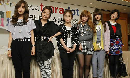 ▲ 지난달 16일 '티아라 닷컴' 쇼핑몰 창업 발표회에 참석한 티아라 ⓒ&nbsp;연합뉴스