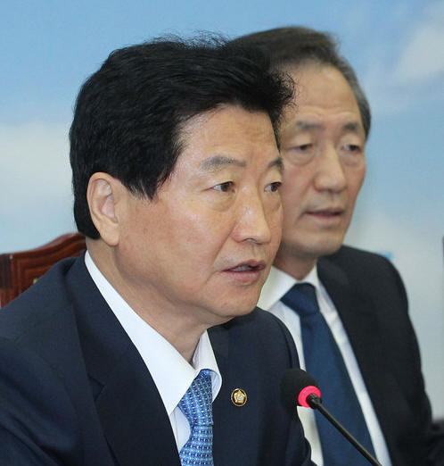 ▲ 한나라당 안상수 원내대표(오른쪽)과 정몽준 대표(왼쪽) ⓒ연합뉴스