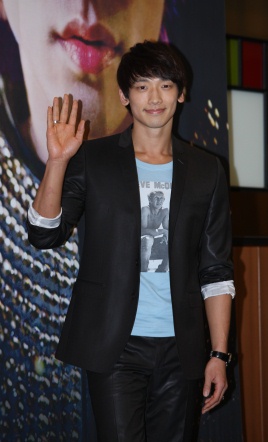 ▲ 가수 겸 배우 비가 5일 오후 서울 여의도 KT빌딩 바이킹부페에서 있었던 스페셜 앨범발매 공식 기자회견에서 