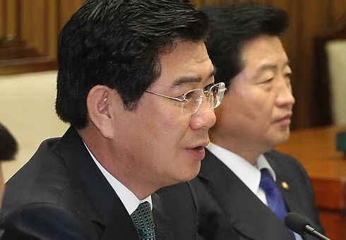 ▲ 한나라당 김성조 정책위의장이 6일 오전 국회에서 열린 원내대책회의에서 