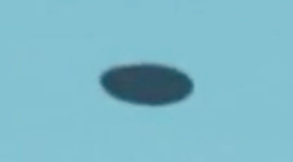 ▲ 더선이 공개한 UFO 동영상 캡처. 카메라에 포착된 UFO를 확대한 모습. ⓒ 뉴데일리