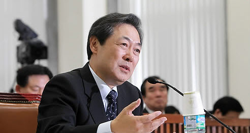 ▲ 맹형규 행정안전부 장관 후보자가 13일 오후 열린 국회 행정안전위원회 인사청문회에서 의원들의 질의에 답변하고 있다 ⓒ&nbsp;연합뉴스