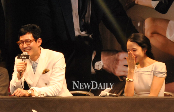 ▲ 영화 '하녀' 제작보고회에 참여한 배우 이정재(좌)와 전도연(우) ⓒ 뉴데일리
