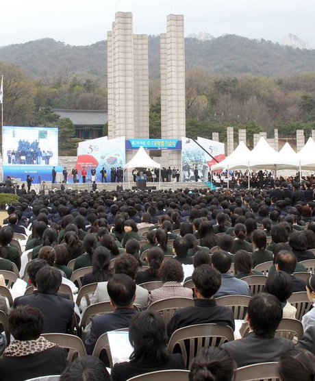 ▲ 19일 서울 수유리 국립 4.19 민주묘지에서 열린 제50주년 4.19 혁명 기념식 ⓒ연합뉴스