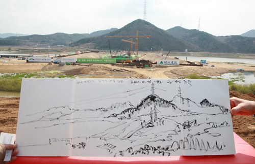 ▲ 홍병학 층븍대 명에교수(미술과)가 스케치 한 달성보 공사현장과 주변 경관.ⓒ뉴데일리<=국토해양부 제공>