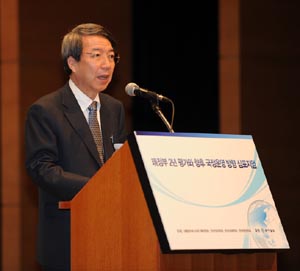 ▲ 심포지엄 기조연설을 하고 있는 정운찬 국무총리 ⓒ 박지현 기자