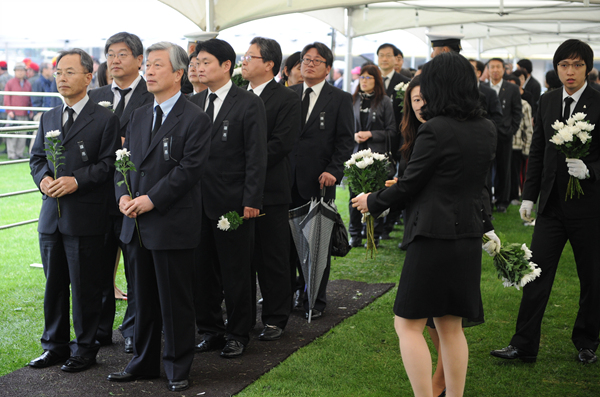 ▲ 시민들이 분향 및 헌화를 위해 대기하고 있는 모습.&nbsp; ⓒ&nbsp;김상엽 기자&nbsp;