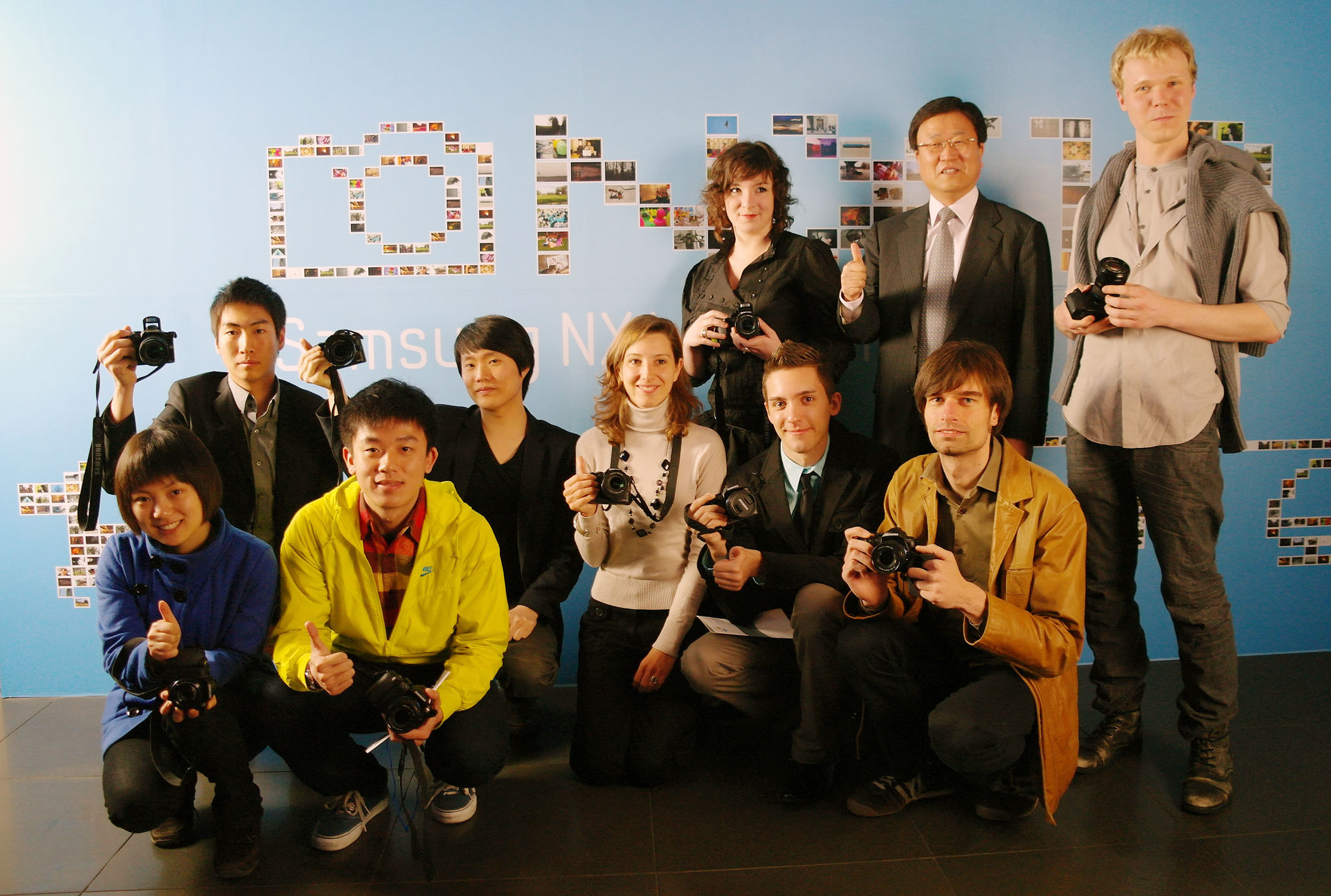 ▲ 박상진 사장과 Final 10 수상자들이 행사장인 삼성전자 홍보관 딜라이트 1층 포토존에서 포즈를 취하고 있다. ⓒ 뉴데일리