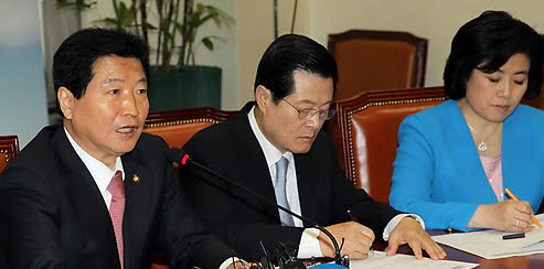 ▲ 한나라당 안상수 원내대표(맨 왼쪽) ⓒ 연합뉴스