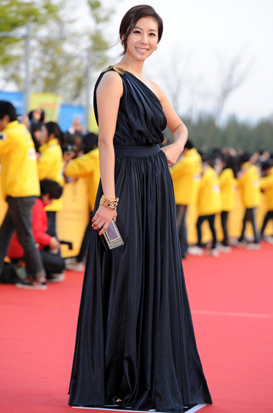 ▲ 제11회 전주국제영화제 개막식에 참석한 한은정이 아름다운 미소로 여신의 자태를 뽐냈다 ⓒ 김상엽 기자