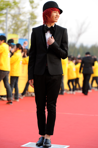 ▲ 제11회 전주국제영화제 개막식에 참석한 대국남아 JAY가&nbsp;독특한 패션으로&nbsp;관중의 눈길을&nbsp;사로잡았다 ⓒ 김상엽 기자