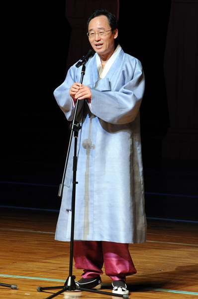 ▲ 제11회 전주국제영화의 개막을 선포하는 송하진 조직위원장 ⓒ 김상엽 기자 