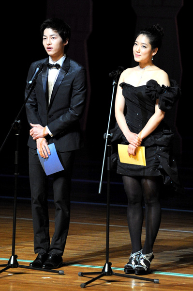 ▲ 제11회 전주국제영화제 홍보대사 송중기(좌), 박신혜(우) ⓒ 김상엽 기자 