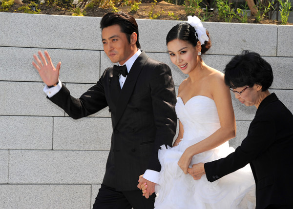 ▲ 2일 오후 서울 장충동 신라호텔 영빈관 중정에서 장동건-고소영 커플이 결혼식을 앞두고 포토타임을 갖고 있다. ⓒ 김상엽 기자