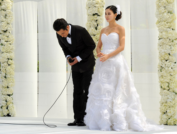 ▲ 2일 오후 서울 장충동 신라호텔 영빈관 중정에서 장동건-고소영 커플이 결혼식을 앞두고 포토타임을 갖고 있다. ⓒ 김상엽 기자