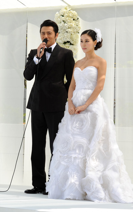 ▲ 2일 오후 서울 장충동 신라호텔 영빈관 중정에서 장동건-고소영 커플이 결혼식을 앞두고 포토타임을 갖고 있다. ⓒ 김상엽 기자