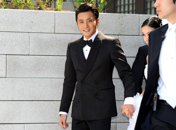 ▲ 2일 오후 서울 장충동 신라호텔 영빈관 중정에 등장한 장동건-고소영 커플.&nbsp; ⓒ 김상엽 기자