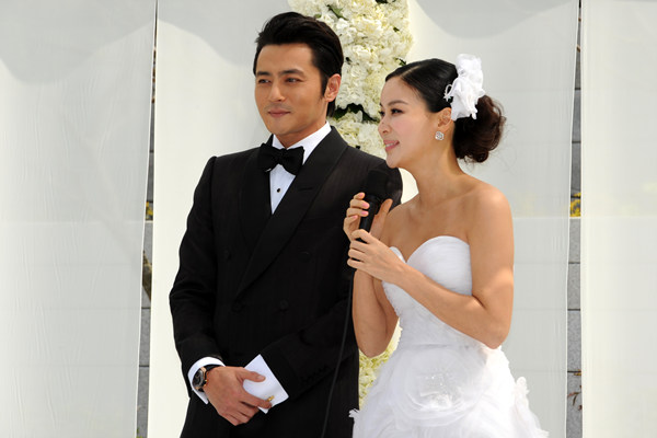 ▲ 2일 오후 서울 장충동 신라호텔 영빈관 중정에서 장동건-고소영 커플이 결혼식을 앞두고 포토타임을 갖고 있다. ⓒ 김상엽 기자