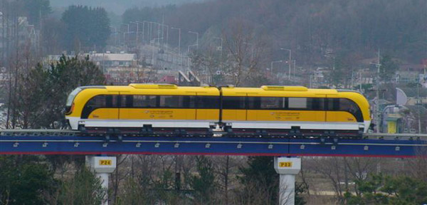 ▲ 시험운행중인 자기부상열차 ⓒ 뉴데일리