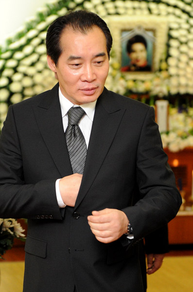 ▲ 5일 서울아산병원에 마련된 빈소를 방문한 독고영재는 