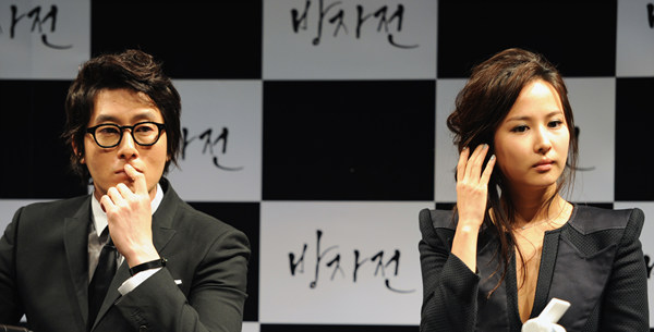 ▲ 영화 '방자전' 제작보고회에 참석한 배우&nbsp;김주혁(좌)과 조여정(우)&nbsp;ⓒ&nbsp;김상엽 기자&nbsp;