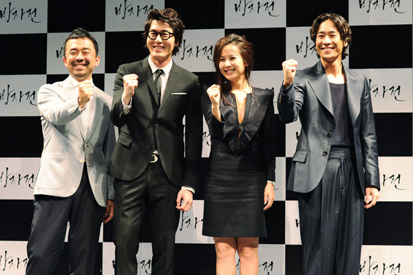 ▲ 영화 '방자전' 제작보고회 현장(왼쪽부터 김대우 감독, 김주혁, 조여정, 류승범)&nbsp;ⓒ&nbsp;김상엽 기자&nbsp;